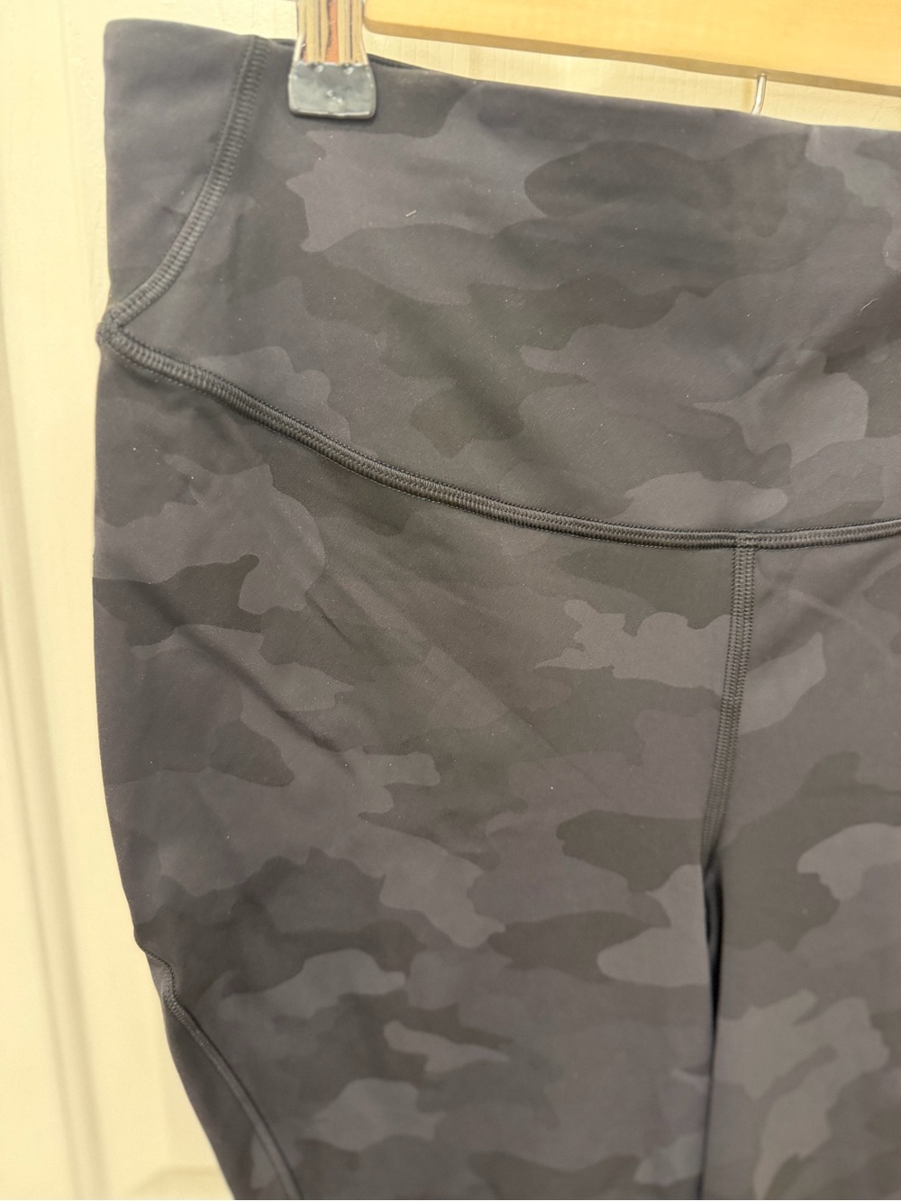NWT lululemon Base Pace HR Crop 23” - Picture 2 of 9